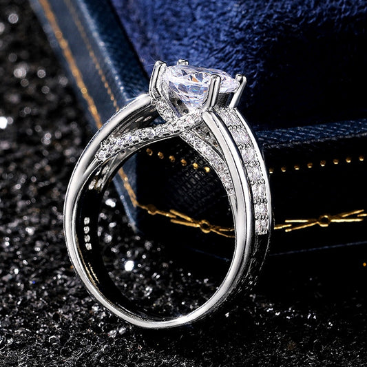 Huitan High Quality Silver Plated Women Wedding Rings/  Round Cubic Zircon 4 Claws Design Engagement Ring