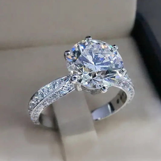 Huitan Classic 6 Claws Cubic Zirconia Rings for Women / Brilliant CZ Stone Timeless Style Wedding Engagement Band Jewelry